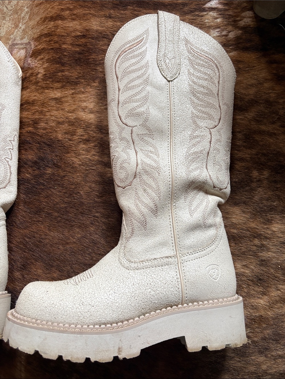 Ariat Cream Textured Western Chunky Sole Boot